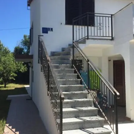 Matea In Finida 1km From The Пореч