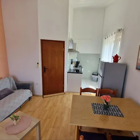 Guest house Matea In Finida 1km From The