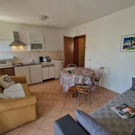 Guest house Matea In Finida 1km From The